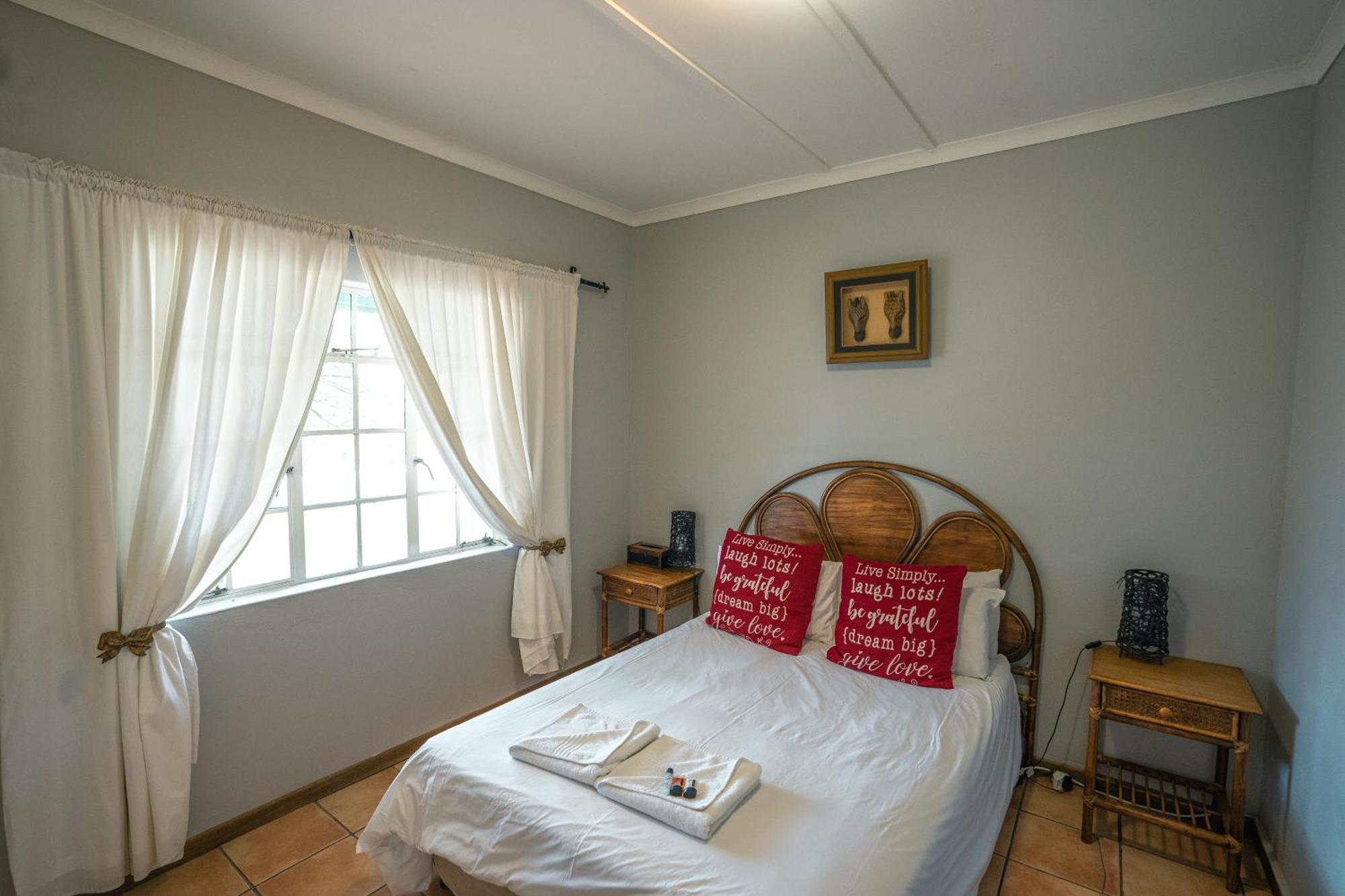 Вілла Olive Grove Guest Farm Б’юфорт-Вест Екстер'єр фото
